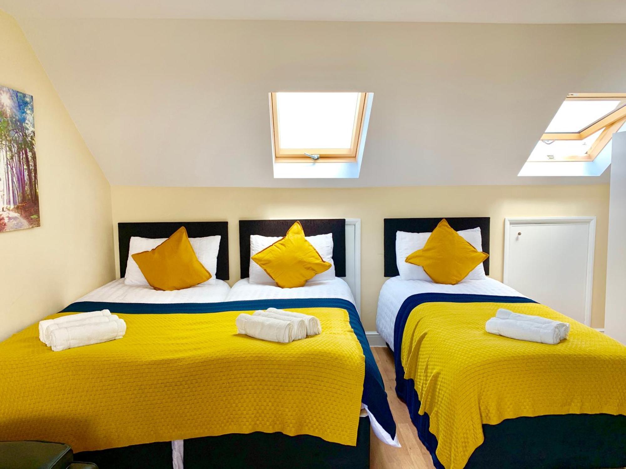 London Studio Apartments, Private Bathroom, Kitchenette, Parking, Np7 Экстерьер фото