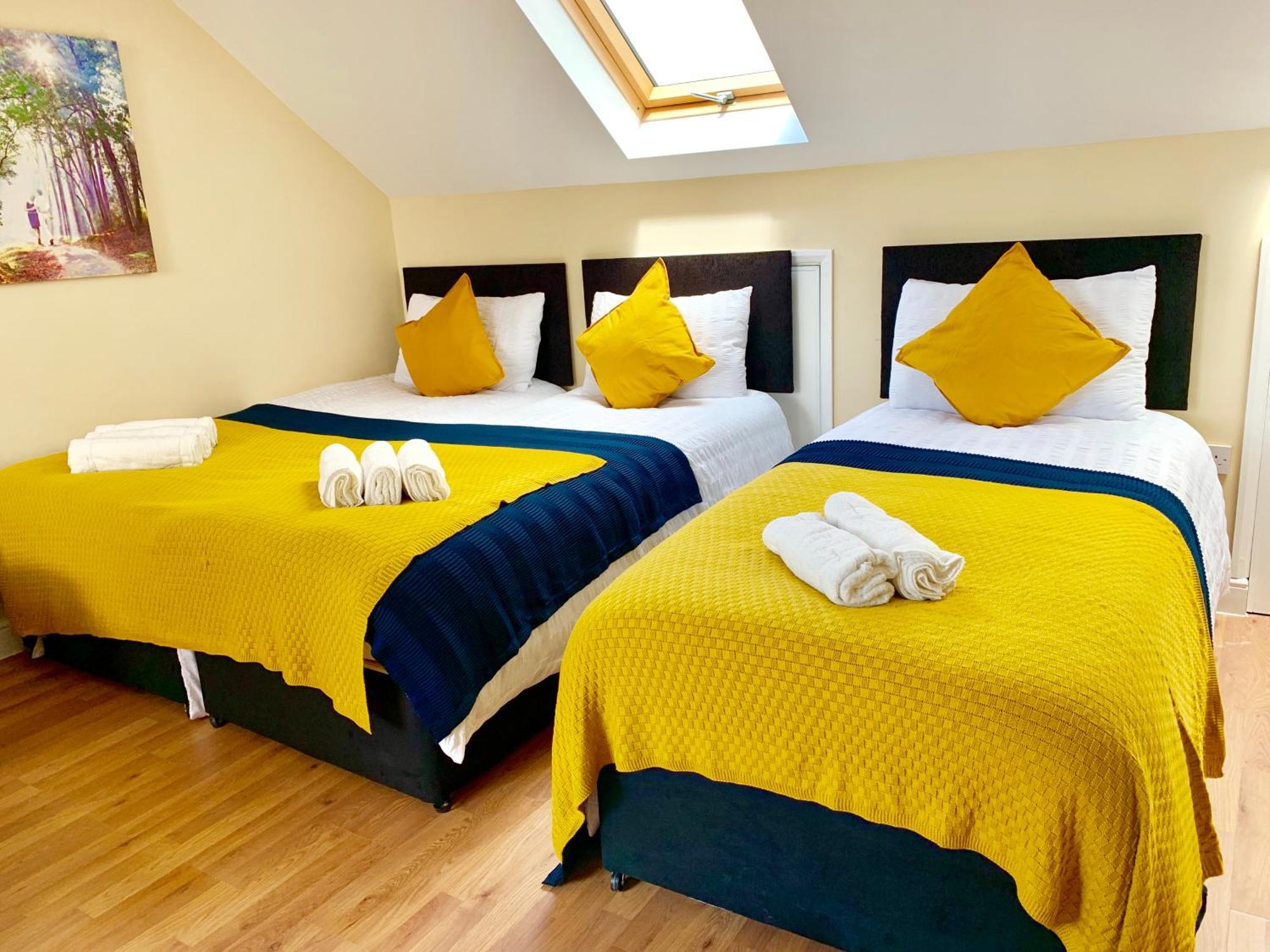 London Studio Apartments, Private Bathroom, Kitchenette, Parking, Np7 Экстерьер фото